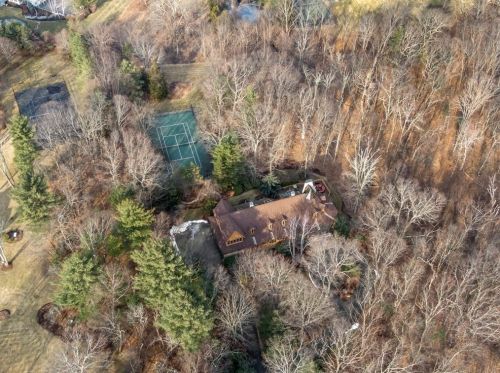 44 Sears Rd, Southborough MA 01772-1101 exterior