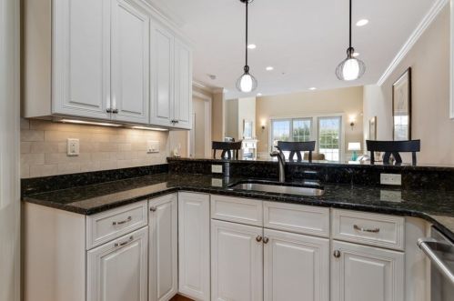 527 Salem St, Lynnfield MA  01940-2357 exterior