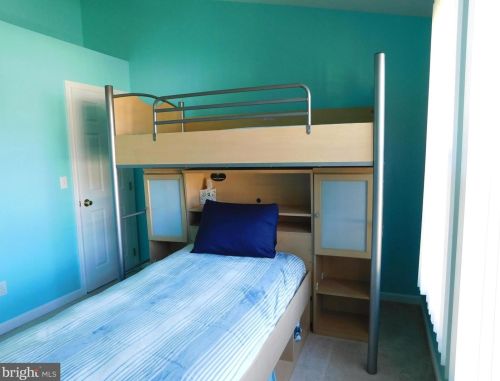 612 Schaeffer Ave, West Deptford NJ 08096-6631 exterior