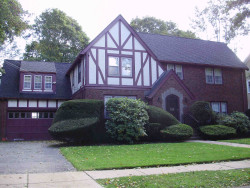 54 Ellis Rd, Newton, MA 02465-2917