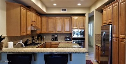 5122 34 Way, Phoenix AZ 85018-1548 exterior