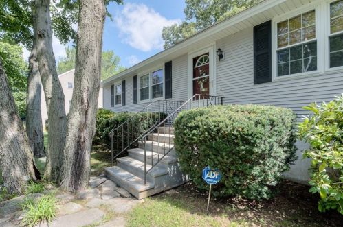 14 Ernest Ave, Worcester, MA 01604-2326