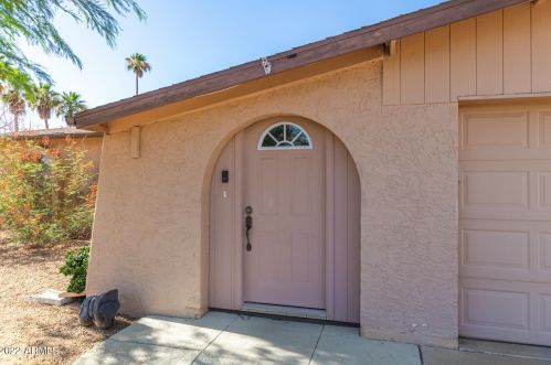 1826 Acoma Dr, Phoenix AZ 85032-4892 exterior