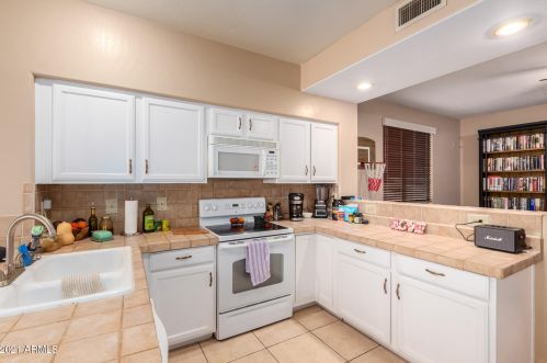 15221 14 Pl, Phoenix AZ 85014-5111 exterior