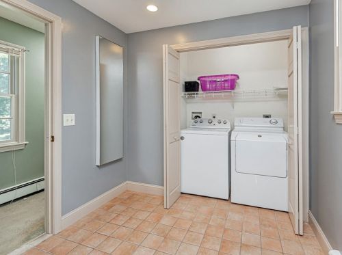 1626 Main St, Leicester MA 01524-1917 exterior