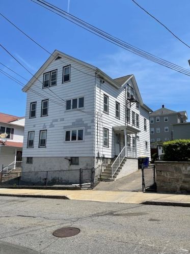 172 Grant St, Fall River MA 02721-1332 exterior