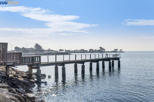 13095 Neptune Dr, San Leandro CA  94577-3130 exterior