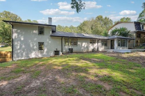 2022 Deren Way, Atlanta GA  30345-3710 exterior