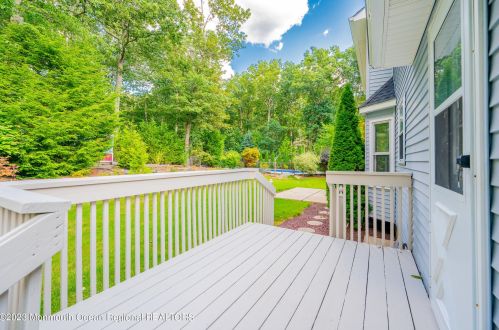 20 Bittersweet Dr, Jackson Twp NJ 08527-4922 exterior