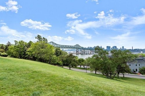 100 Boatswains Way, Chelsea MA 02150-4029 exterior