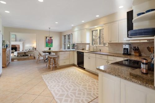 84 Leavitt St, Hingham MA 02043-2973 exterior