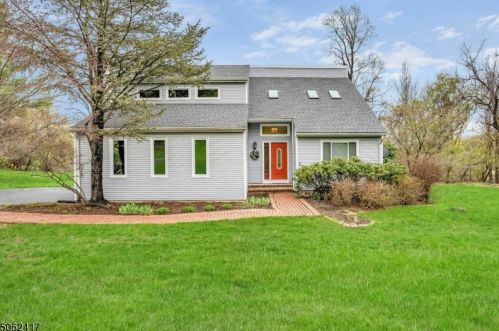 3 Delaware Dr, Milford, NJ 08848-1608