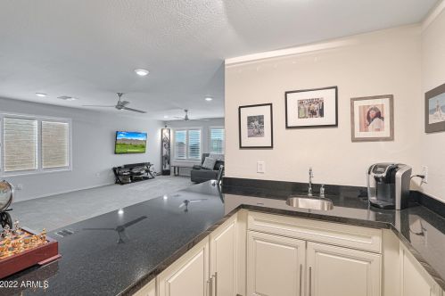 1665 Blaylock Dr, Phoenix AZ 85085-6324 exterior