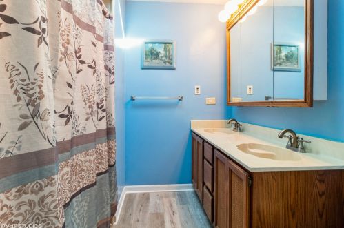 701 Kensington Way, Lemont IL 60440-1066 exterior