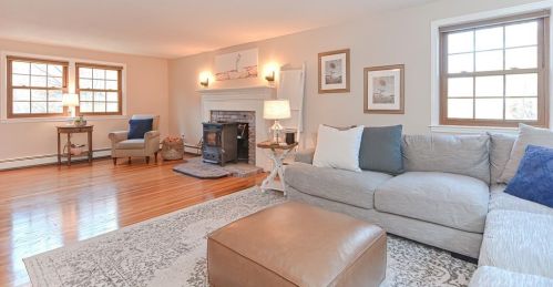 37 Needham St, Norfolk MA  02056-1648 exterior