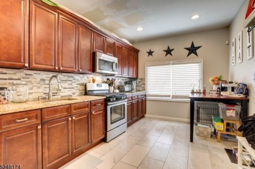 25 Mount Pleasant Ave, Belleville NJ  07109-2020 exterior