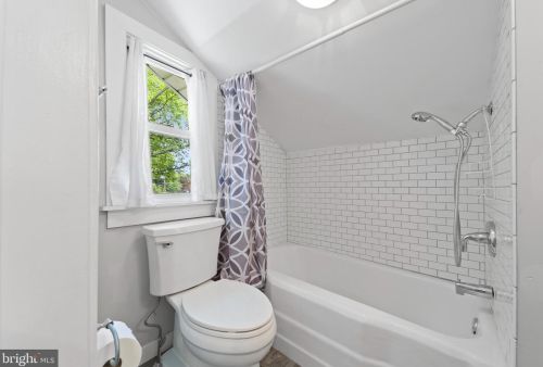 308 Colonial Ave, West Deptford NJ  08096-1010 exterior