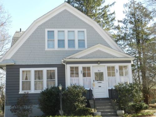 4 Hamill Rd, Worcester, MA 01602-2902