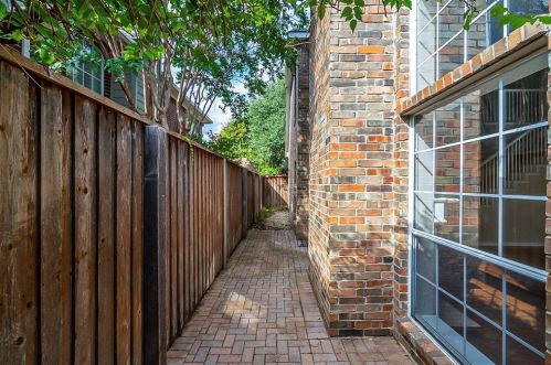 14593 Parker Ct, Addison TX 75001-7971 exterior