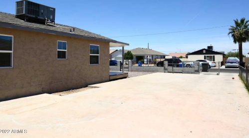 2727 Atlanta Ave, Phoenix AZ 85040-2710 exterior