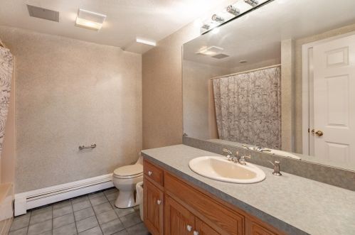 24 Harvey Ln, Whitman MA 02382-1948 exterior