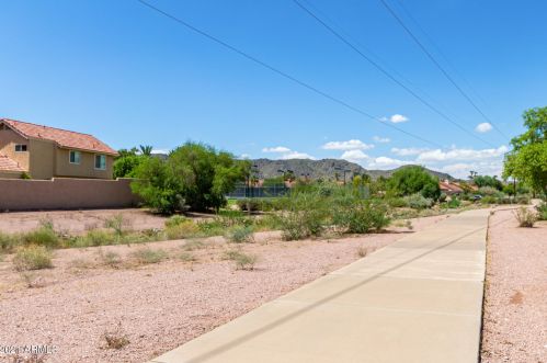 13642 41 Pl, Phoenix AZ 85028-2214 exterior