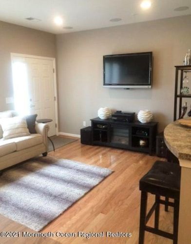 28 Kyle Dr, Tinton Falls NJ 07712-7535 exterior