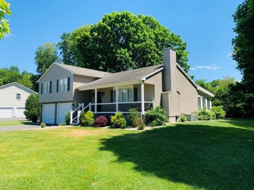 500 School St, Agawam, MA 01001-3216