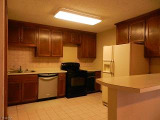 62 Heritage Ln, Hardyston NJ  07419-1330 exterior