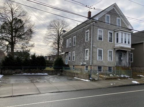 456 Mill St, New Bedford, MA 02740-2504