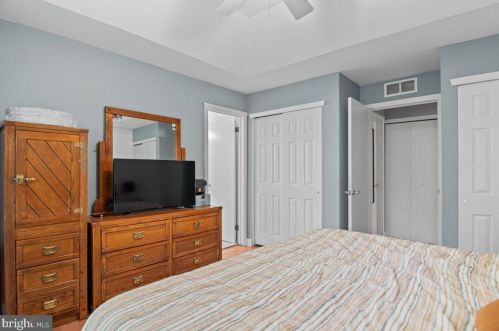 68 Crestmont Dr, West Deptford NJ  08051-2161 exterior