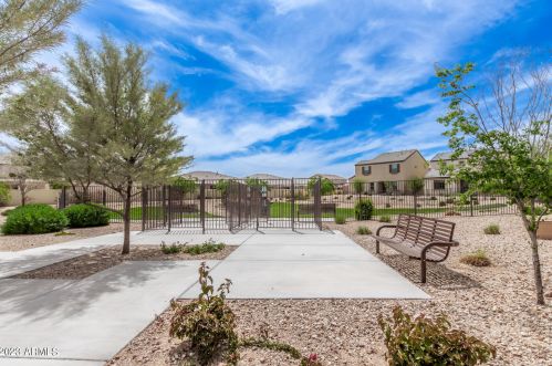 3924 79th Ln, Phoenix AZ  85043 exterior