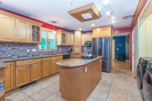 31 Courtland Dr, Wantage NJ  07461-1711 exterior