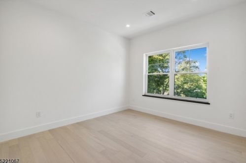 19 Grant Ave, East Hanover NJ  07936-2950 exterior