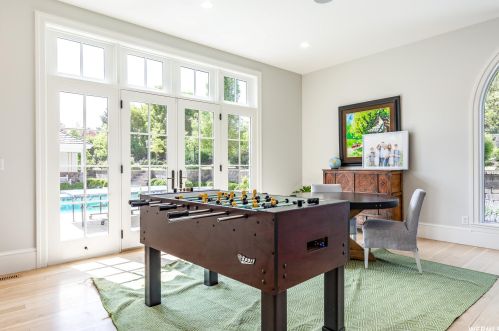 1918 Siesta Dr, Sandy UT 84093-6139 exterior