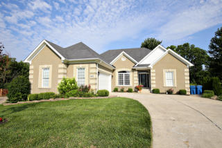 13615 Forest Bend Cir, Louisville, KY 40245-8405