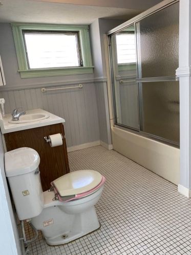 22 Grammont Rd, Worcester MA 01607-1114 exterior