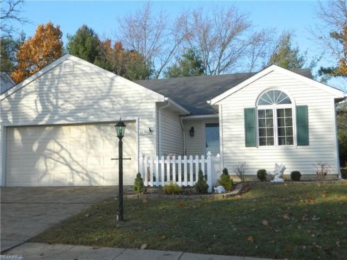16560 Lake Circle Dr, Cleveland, OH 44136-2468