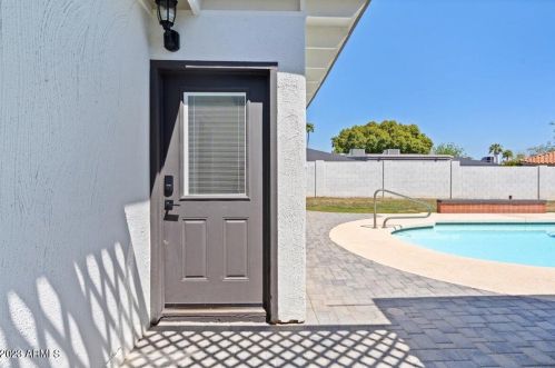 2524 Beryl Ave, Phoenix AZ  85028-3715 exterior