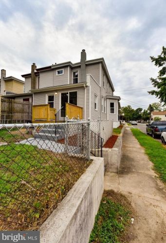 201 Maple Ave, West Deptford NJ  08093-1204 exterior