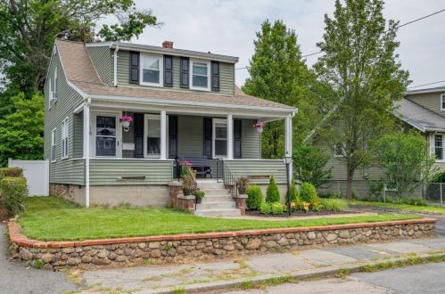 18 Kingman St, Weymouth, MA 02188-2209