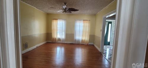 48 Chrome Ave, Carteret NJ  07008-3402 exterior