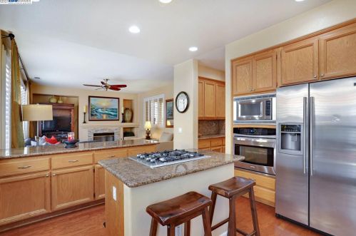 2349 Pacifica Ct, San Leandro CA 94577 exterior