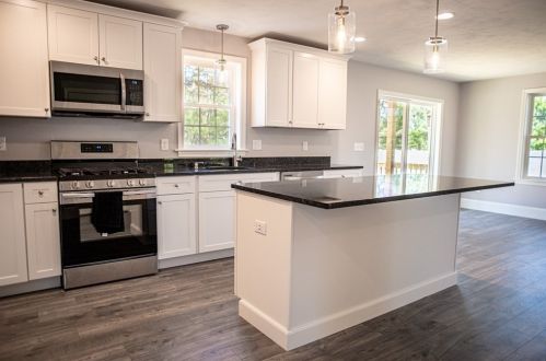 252 Charge Pond Rd, Wareham MA  02571-1108 exterior