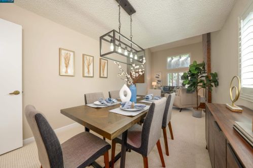 821 Crocus Dr, San Leandro, CA 94578-3810