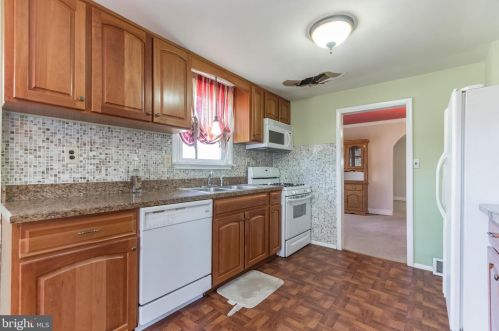 1200 Hessian Ave, West Deptford NJ 08093-1936 exterior