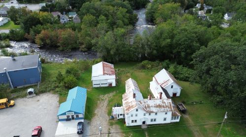 34 Commercial St, Hartland, ME 04943-3712