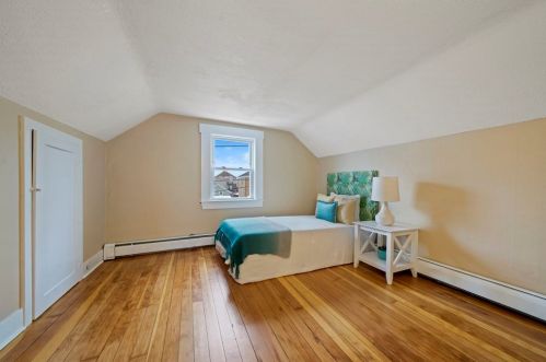 30 Hamlet St, Fall River MA 02724-3331 exterior