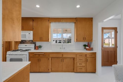 1431 Chalet Ave, Anaheim CA  92802-2146 exterior