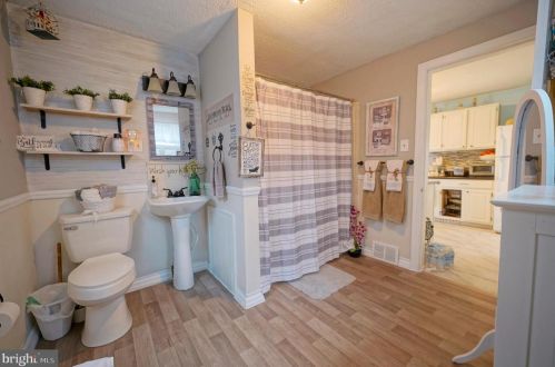 61 Barber Ave, West Deptford NJ 08096-2832 exterior